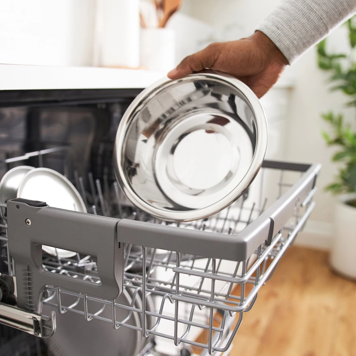 Frisco Black Iron Non-Skid Stainless Steel Dog & Cat Bowl 7 Frisco Black Iron Non-Skid Stainless Steel Dog & Cat Bowl - Image 7