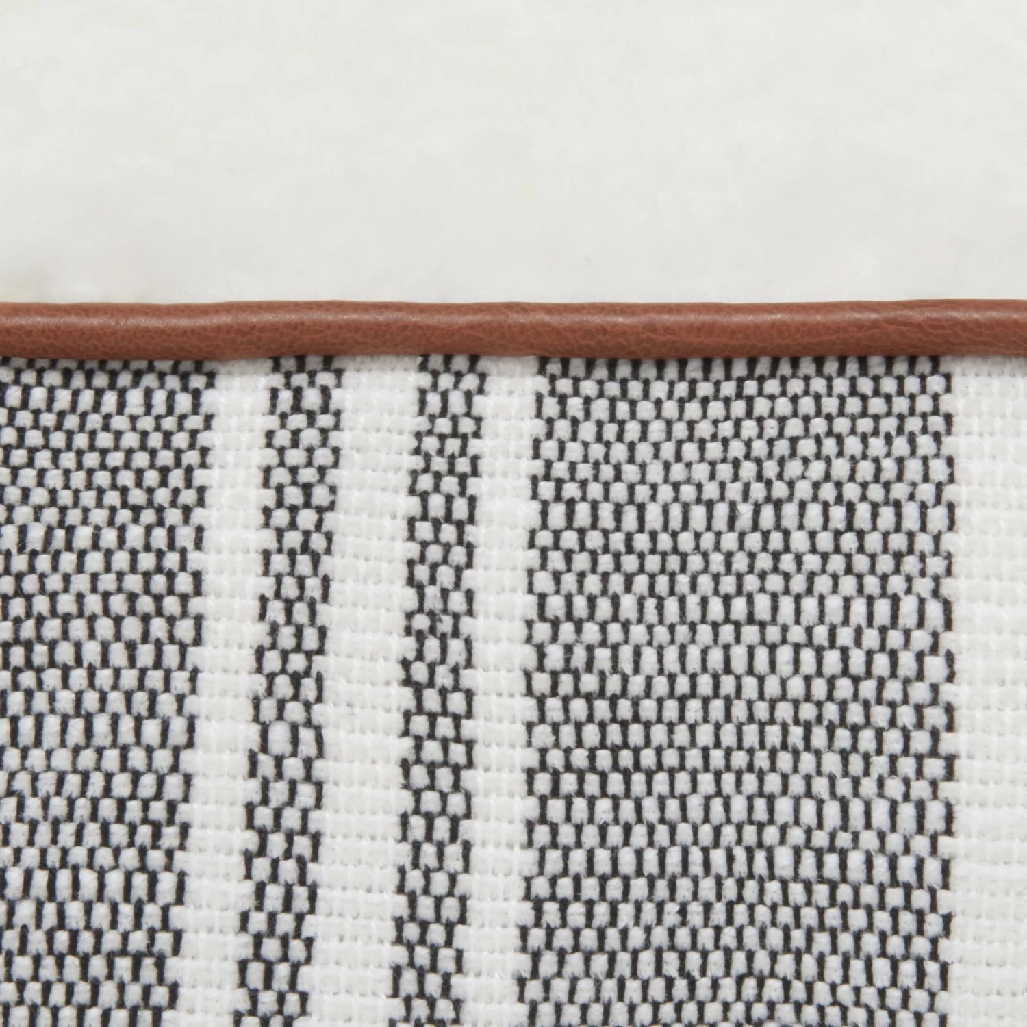 Frisco Farmhouse Rectangular Gusset Dog Bed W/ Removable Cover 4 Frisco Farmhouse Rectangular Gusset Dog Bed W/ Removable Cover - Image 4